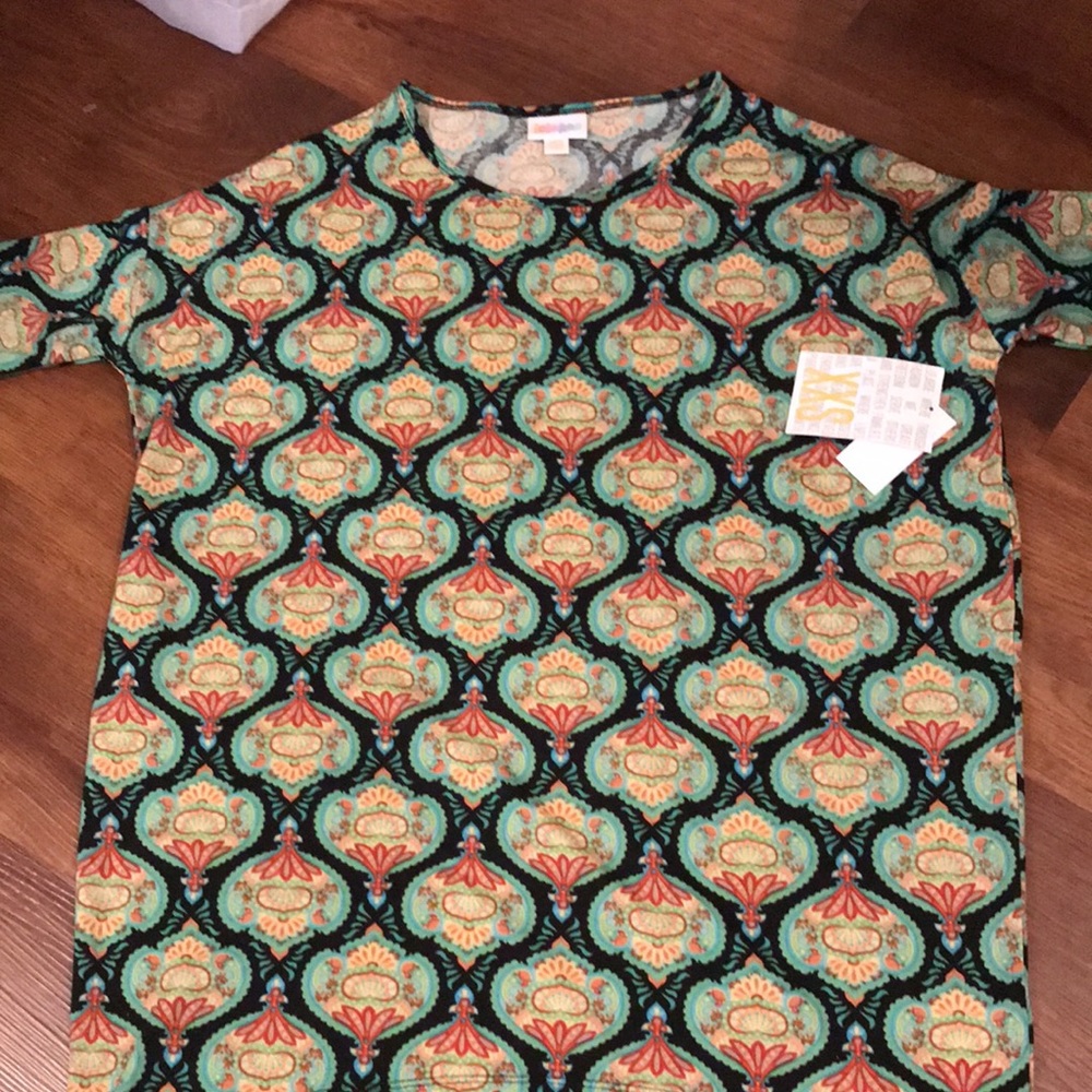 LulaRoe woman’s IRMA XXS shirt top NWT short slv